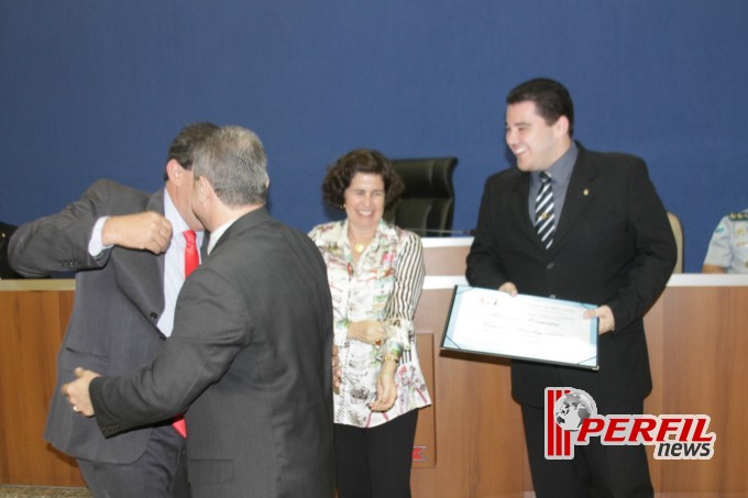 Vereador Tonhão presta homenagens na Câmara Municipal