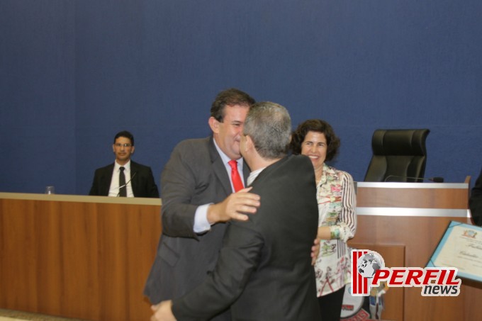 Vereador Tonhão presta homenagens na Câmara Municipal