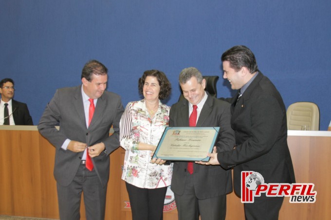 Vereador Tonhão presta homenagens na Câmara Municipal