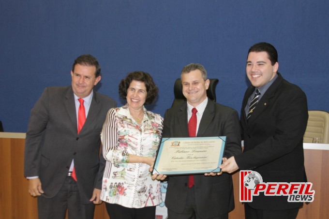 Vereador Tonhão presta homenagens na Câmara Municipal