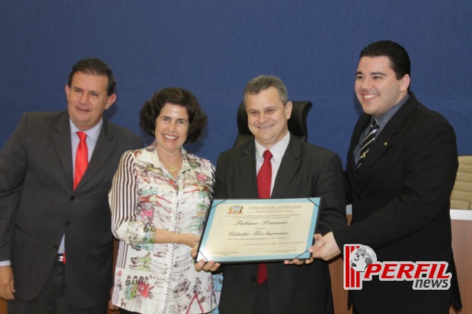 Vereador Tonhão presta homenagens na Câmara Municipal
