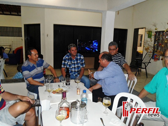 Perfil News confraterniza com funcionários e amigos