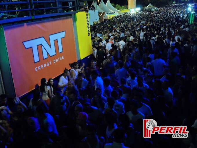 Presidente Epitácio atrai mais de 30 mil pessoas no réveillon