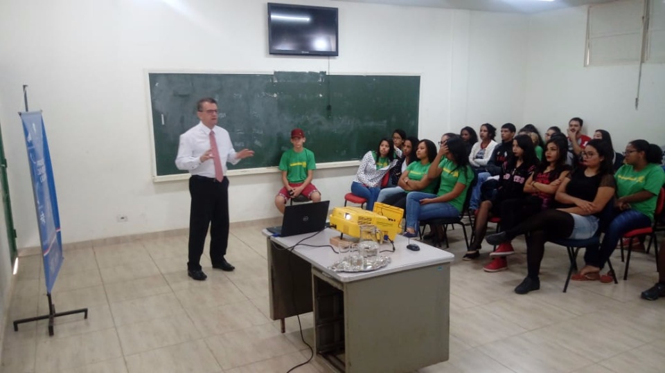 Educação financeira e uso de narguilé foram temas de palestras do “Juventude Ligadaça”