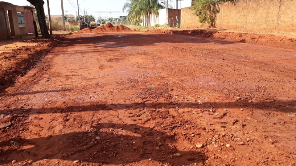 Trecho de Rua do Bairro Vila Alegre recebe pavimentação asfáltica pela Prefeitura Trecho de Rua do Bairro Vila Alegre recebe pavimentação asfáltica pela Prefeitura