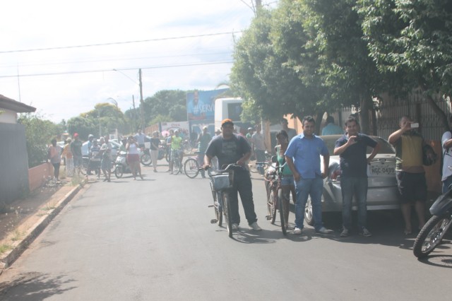 Verona 92 é destruído por fogo em viela de Três Lagoas Verona 92 é destruído por fogo em viela de Três Lagoas