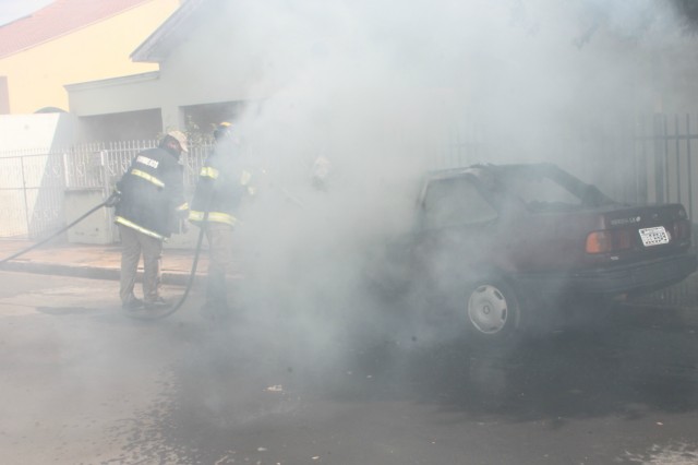 Verona 92 é destruído por fogo em viela de Três Lagoas Verona 92 é destruído por fogo em viela de Três Lagoas