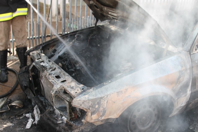 Verona 92 é destruído por fogo em viela de Três Lagoas Verona 92 é destruído por fogo em viela de Três Lagoas