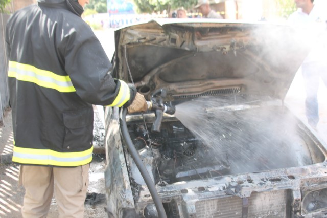 Verona 92 é destruído por fogo em viela de Três Lagoas Verona 92 é destruído por fogo em viela de Três Lagoas