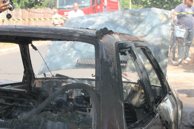 Verona 92 é destruído por fogo em viela de Três Lagoas Verona 92 é destruído por fogo em viela de Três Lagoas