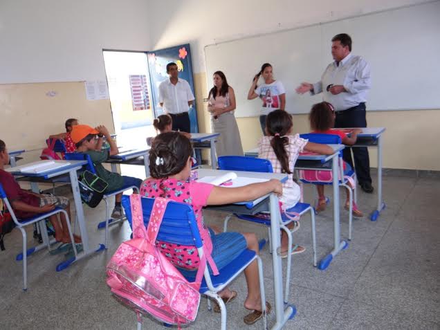 Prefeito Cacildo participa de volta as aulas na rede Municipal