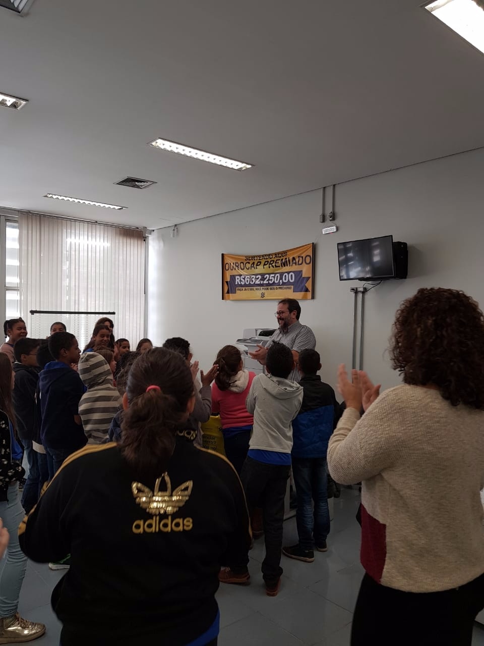 Alunos de 9 a 12 anos visitam dependência do Banco do Brasil em Três Lagoas Alunos de 9 a 12 anos visitam dependência do Banco do Brasil em Três Lagoas