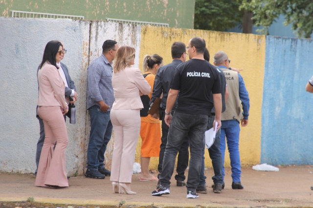 Em Três Lagoas, cabeleireira acusada de assassinato participa de reconstituição