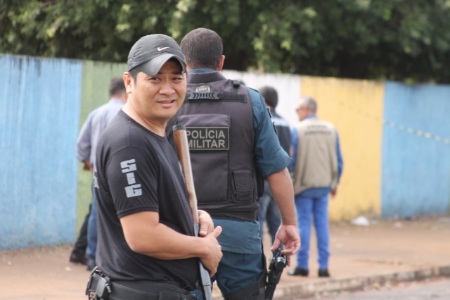 Em Três Lagoas, cabeleireira acusada de assassinato participa de reconstituição
