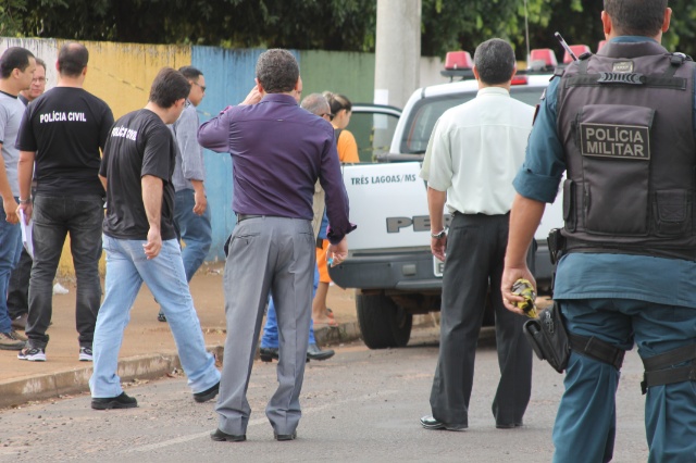 Em Três Lagoas, cabeleireira acusada de assassinato participa de reconstituição