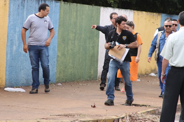 Em Três Lagoas, cabeleireira acusada de assassinato participa de reconstituição