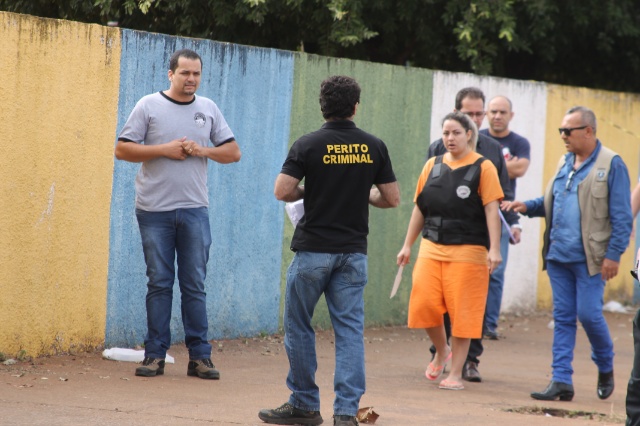 Em Três Lagoas, cabeleireira acusada de assassinato participa de reconstituição