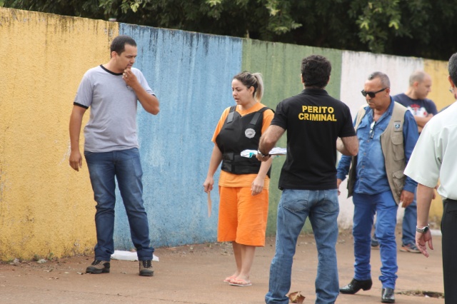 Em Três Lagoas, cabeleireira acusada de assassinato participa de reconstituição