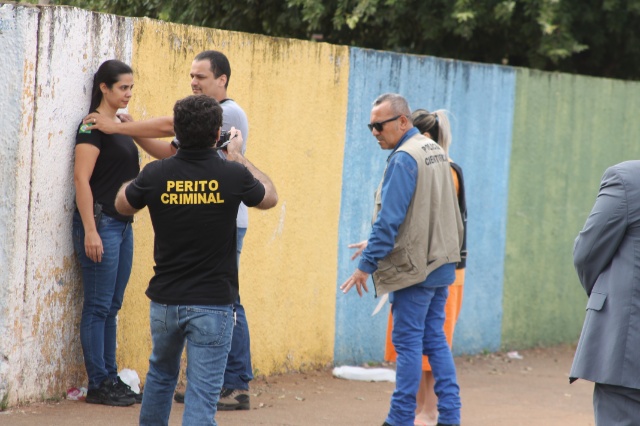 Em Três Lagoas, cabeleireira acusada de assassinato participa de reconstituição