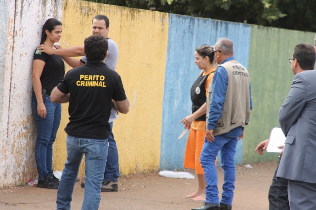 Em Três Lagoas, cabeleireira acusada de assassinato participa de reconstituição