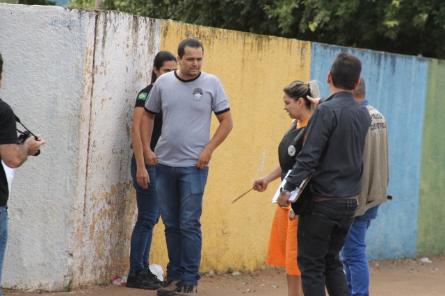 Em Três Lagoas, cabeleireira acusada de assassinato participa de reconstituição