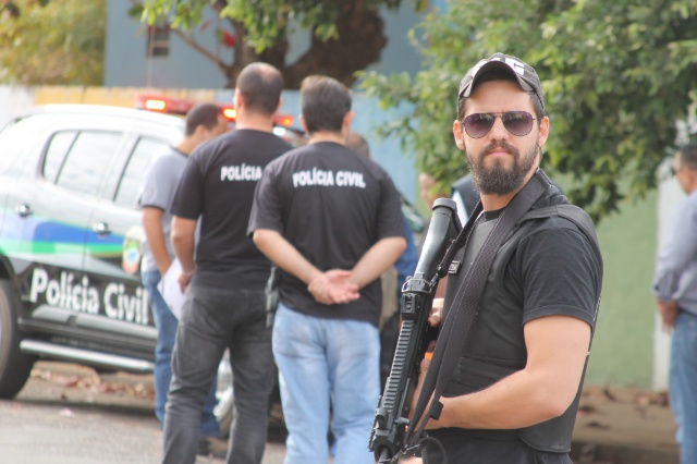 Em Três Lagoas, cabeleireira acusada de assassinato participa de reconstituição