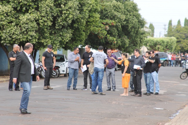 Em Três Lagoas, cabeleireira acusada de assassinato participa de reconstituição