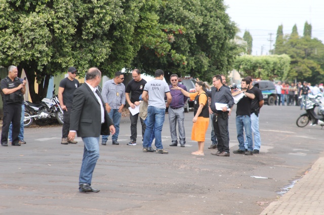 Em Três Lagoas, cabeleireira acusada de assassinato participa de reconstituição