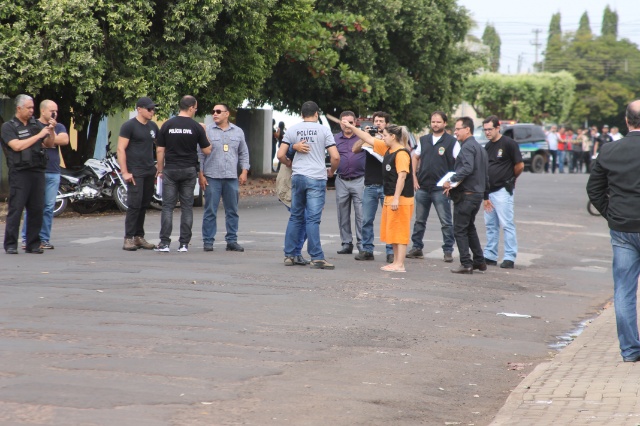 Em Três Lagoas, cabeleireira acusada de assassinato participa de reconstituição