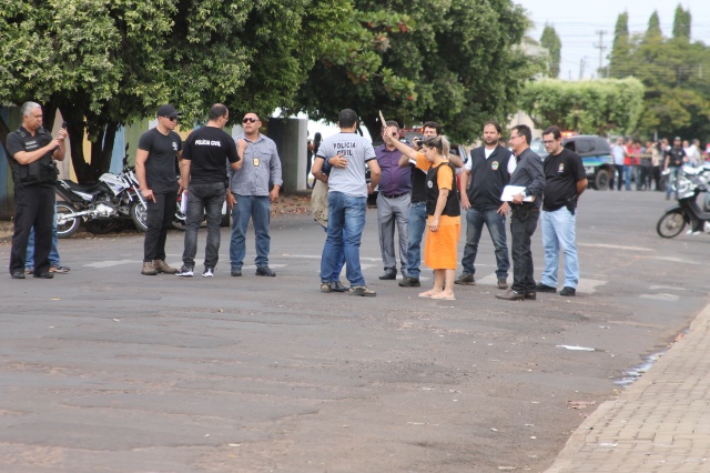 Em Três Lagoas, cabeleireira acusada de assassinato participa de reconstituição