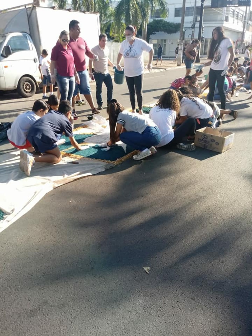 Tapetes de Corpus Christi são confeccionados em Três Lagoas Tapetes de Corpus Christi são confeccionados em Três Lagoas