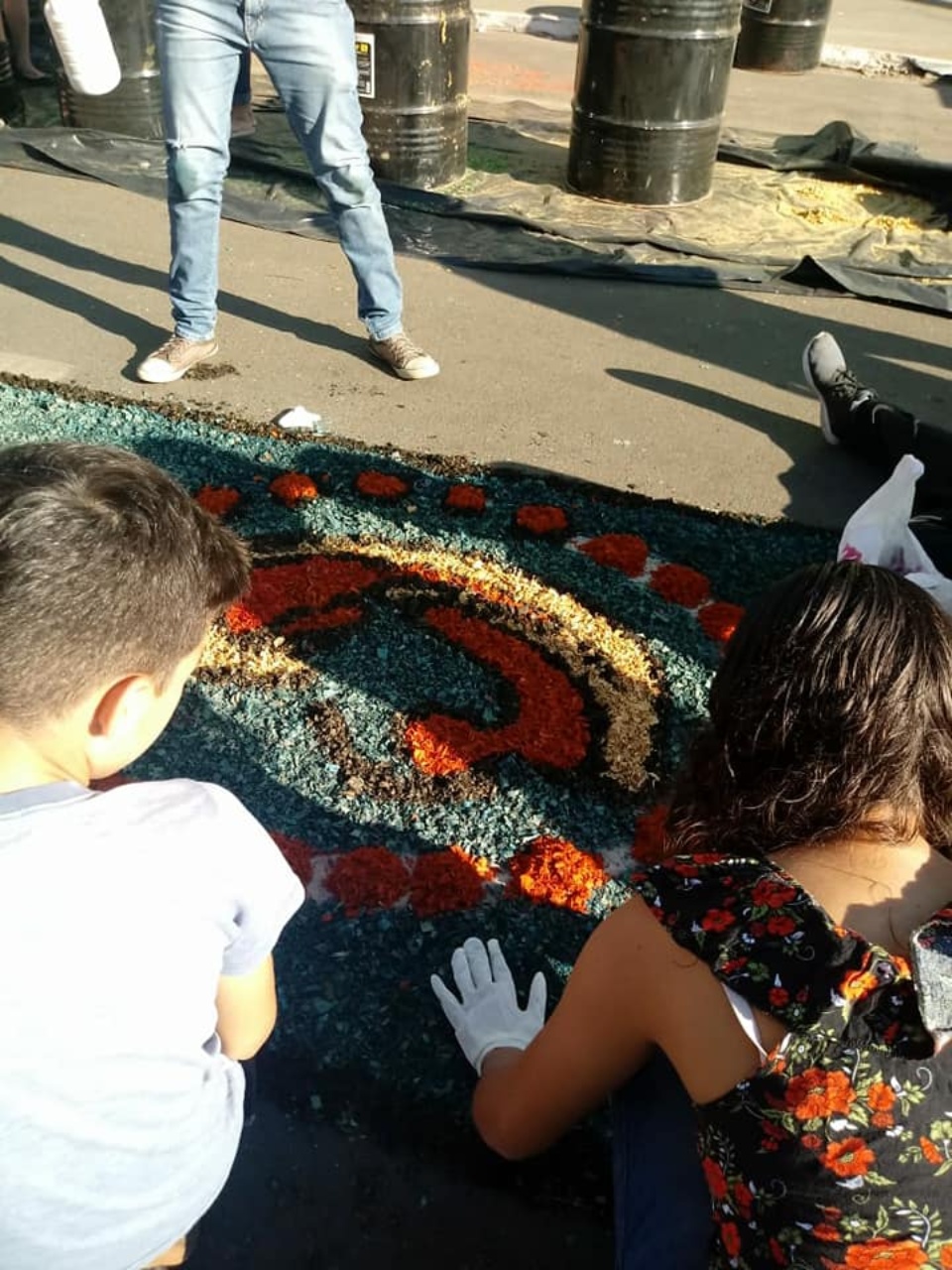 Tapetes de Corpus Christi são confeccionados em Três Lagoas Tapetes de Corpus Christi são confeccionados em Três Lagoas