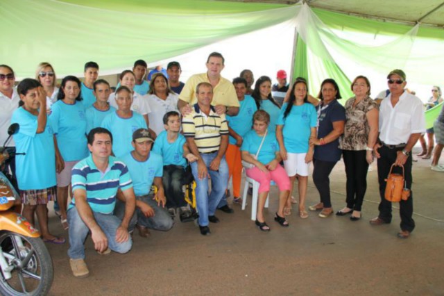 Deputado Eduardo Rocha é homenageado por alunos da APAE de Inocência