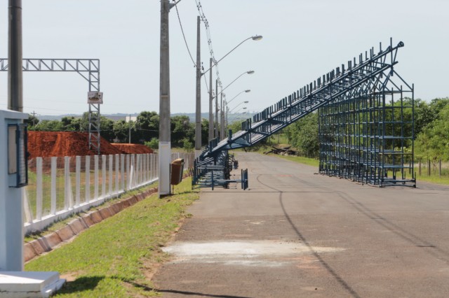 Estruturas das arquibancadas, camarotes e boxes começam a ser montadas no Arena Mix