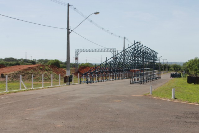 Estruturas das arquibancadas, camarotes e boxes começam a ser montadas no Arena Mix