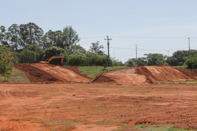 Estruturas das arquibancadas, camarotes e boxes começam a ser montadas no Arena Mix