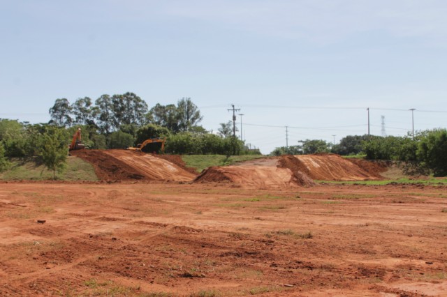 Estruturas das arquibancadas, camarotes e boxes começam a ser montadas no Arena Mix