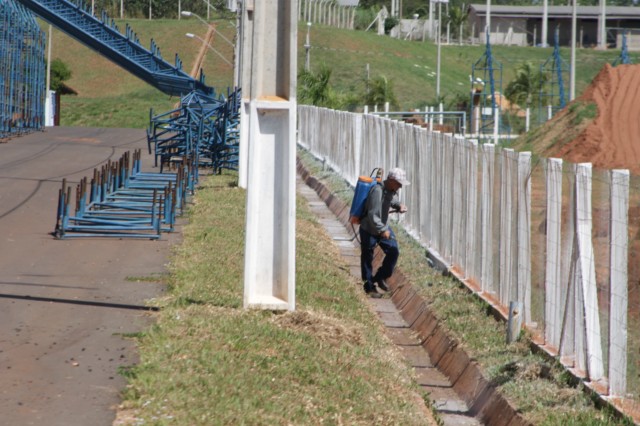 Estruturas das arquibancadas, camarotes e boxes começam a ser montadas no Arena Mix