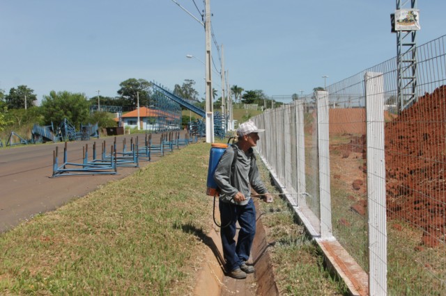 Estruturas das arquibancadas, camarotes e boxes começam a ser montadas no Arena Mix