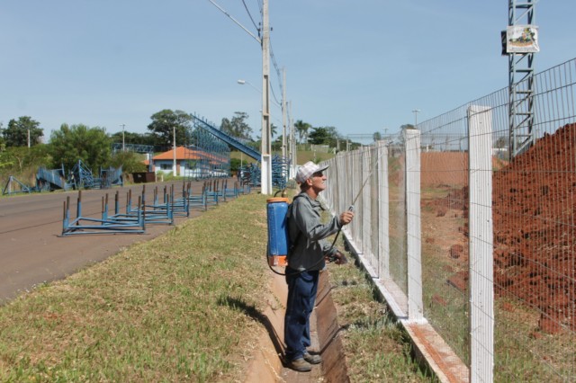 Estruturas das arquibancadas, camarotes e boxes começam a ser montadas no Arena Mix