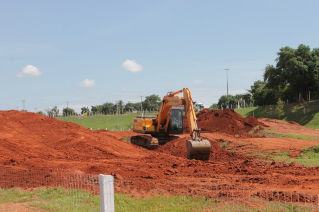 Estruturas das arquibancadas, camarotes e boxes começam a ser montadas no Arena Mix