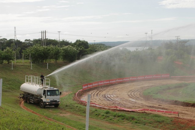 Pista do Arena Mix está pronta e deve ser palco de shows dos pilotos