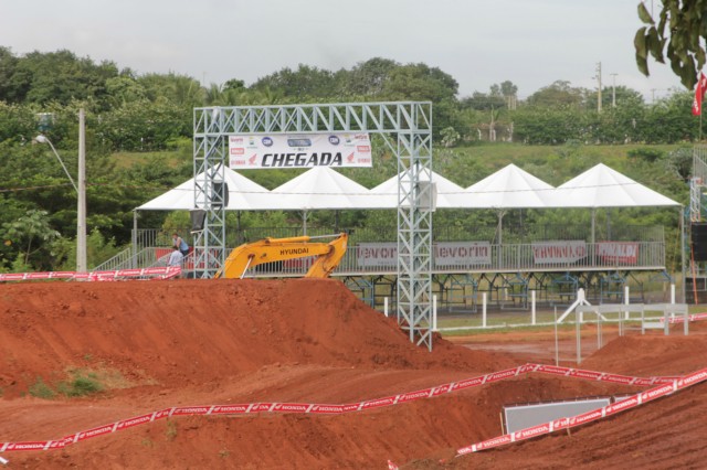 Pista do Arena Mix está pronta e deve ser palco de shows dos pilotos