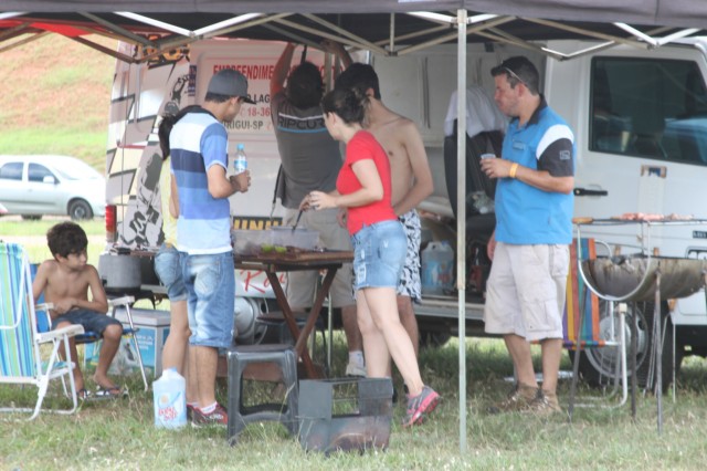 Após treinos pela manhã, o Circo do Motocross descansa