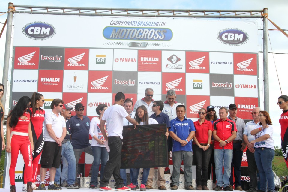 Autoridades são homenageadas na abertura oficial da etapa de Três Lagoas