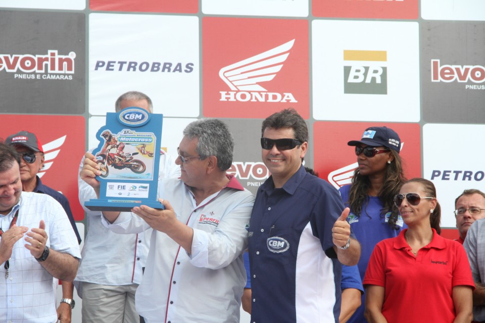 Autoridades são homenageadas na abertura oficial da etapa de Três Lagoas