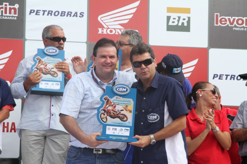 Autoridades são homenageadas na abertura oficial da etapa de Três Lagoas