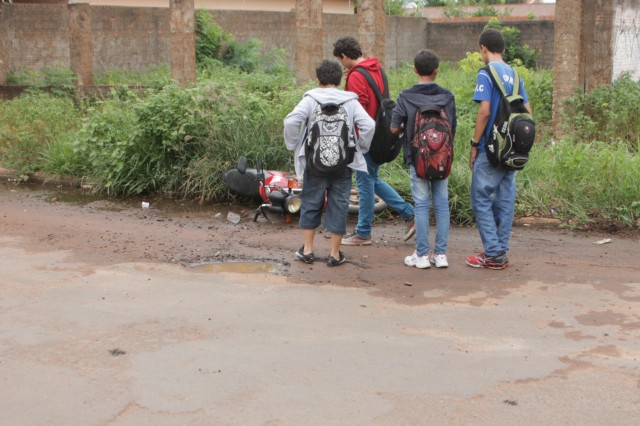 Motociclista atropela garota que tentava atravessar avenida em Três Lagoas