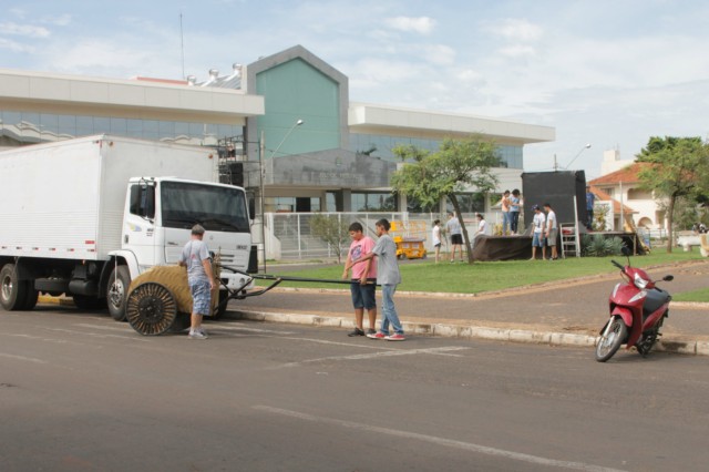 Mais de 2 mil pessoas se emocionam com encenação do Auto em Três Lagoas