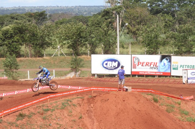 As disputas e as manobras radicais dos pilotos no Arena Mix